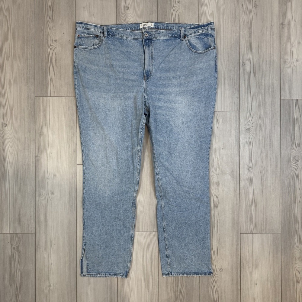 Abercrombie & Fitch 90s Straight Ultra High Rise Light Wash Blue Jeans 37/24L